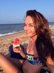 Юлия Подозерова Фото В Купальнике
